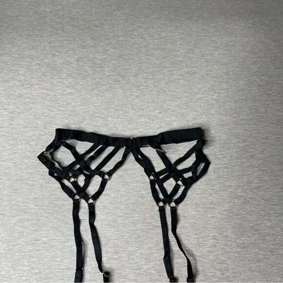 Victoria's Secret Very Sexy Black Strappy Garter Belt - Picture 4 of 8